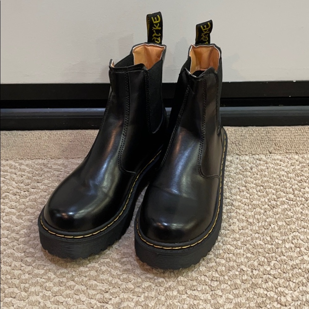 Chunky heeled Chelsea boots